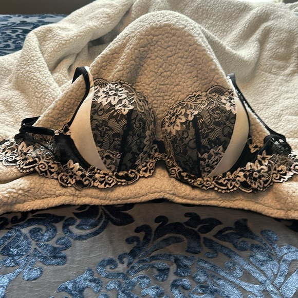 Bralette. Brand new. 38D - Picture 2 of 2